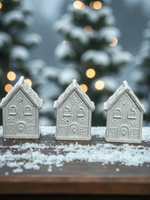 Load image into Gallery viewer, Gingerbread house
